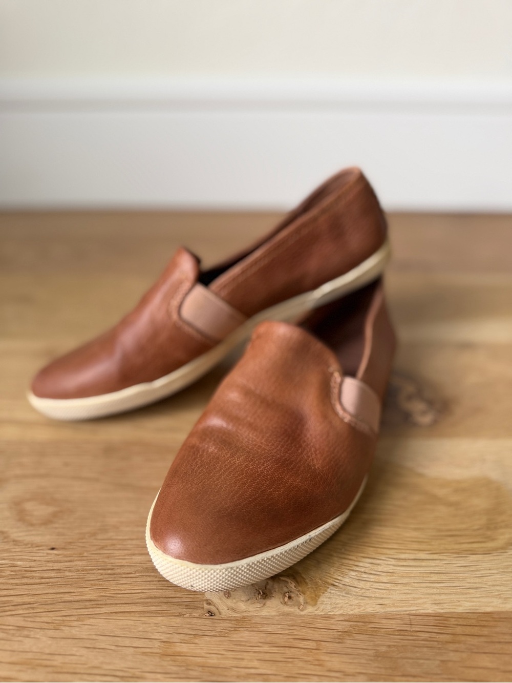 Women’s Frye Cognac Leather Slip-On Flats - Size 6